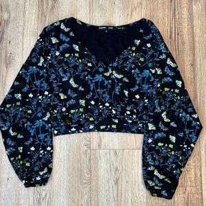 Long-Sleeve Baggy Crop-top
